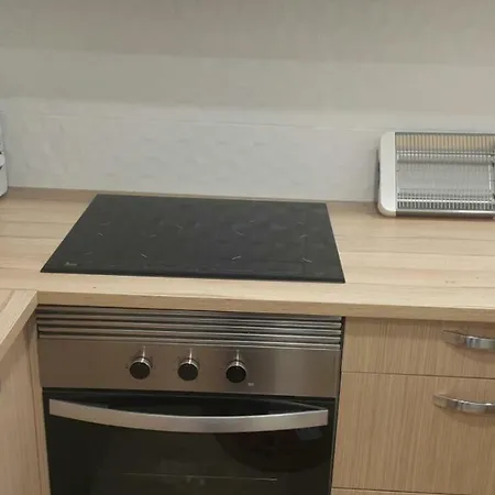 Metro House Apartment *
