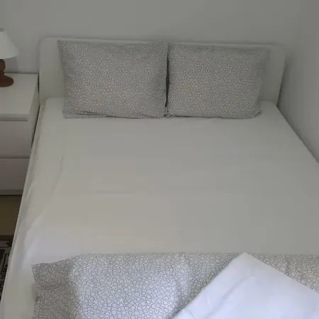 Metro House Apartment *