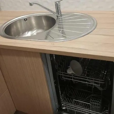 Apartment Metro House *